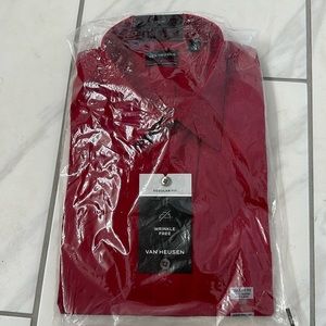 Men’s Red Van Heusen wrinkle free long sleeve shirt